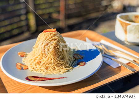 岐阜県八百津　金糸のように繊細な栗ペーストの生モンブランケーキ 134074937