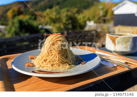 岐阜県八百津　金糸のように繊細な栗ペーストの生モンブランケーキ 134075148