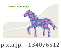 和風のおめでたい模様をあしらった馬のシルエットの年賀状のベクターイラスト 134076512