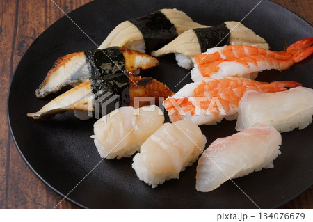 にぎり寿司盛合わせ 134076679