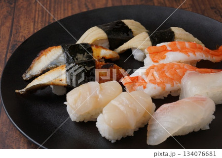 にぎり寿司盛合わせ 134076681