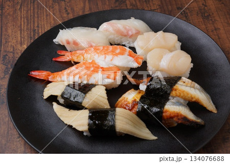 にぎり寿司盛合わせ にぎり寿司盛合わせ 134076688