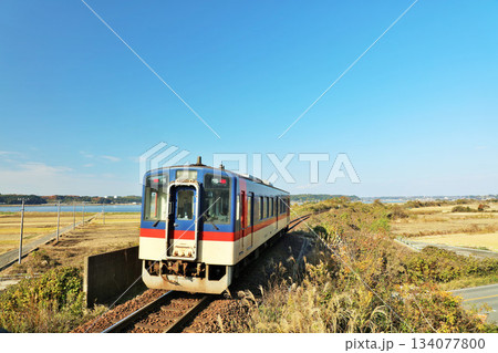 茨城県 北浦湖畔駅 鹿島臨海鉄道大洗鹿島線を走る列車 茨城県 北浦湖畔駅 鹿島臨海鉄道大洗鹿島線を走る列車 134077800