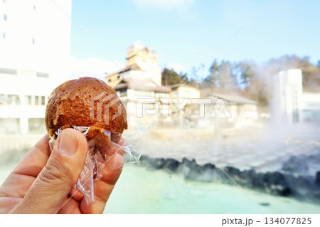 群馬県　草津　温泉まんじゅう食べ歩き 134077825