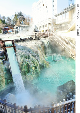 群馬県　草津　湯畑の湯滝 134077846