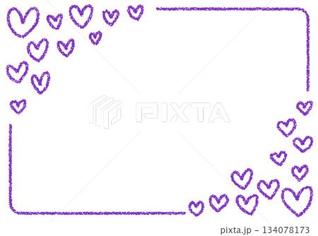手描きのクレヨン素材　背景　ハートのフレーム　カード 134078173