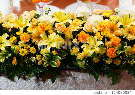 お洒落な花祭壇 134080084