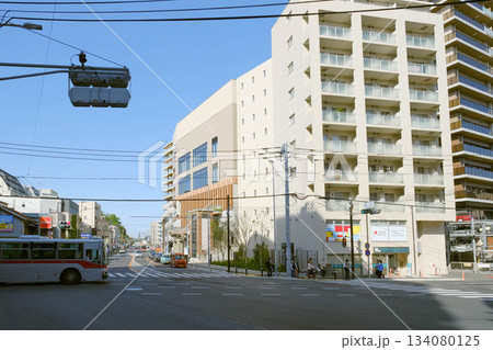 綱島街道 綱島交差点と新綱島スクエア 134080125
