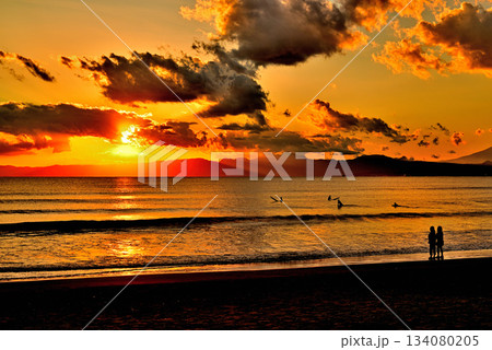 片瀬西浜鵠沼海水浴場からの夕景 片瀬西浜鵠沼海水浴場からの夕景 134080205