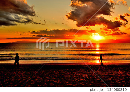 片瀬西浜鵠沼海水浴場からの夕景 片瀬西浜鵠沼海水浴場からの夕景 134080210