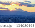 都市風景　池袋から富士山を望む 134080493