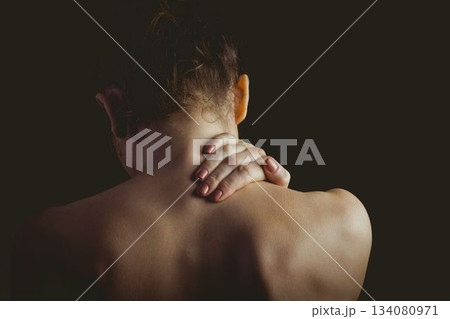 Flat illustration showing bare-shouldered woman with hand on neck in studio highlighting contours Flat illustration showing bare-shouldered woman with hand on neck in studio highlighting contours 134080971
