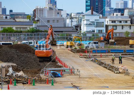 港区青山・工事現場のクレーン【建設イメージ】 港区青山・工事現場のクレーン【建設イメージ】 134081346