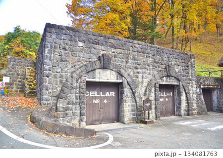 《山梨県》サントリー 登美の丘ワイナリー 熟成庫 《山梨県》サントリー 登美の丘ワイナリー 熟成庫 134081763