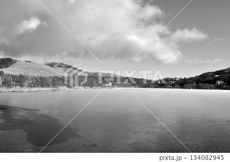 冬の白樺湖 冬の白樺湖 134082945