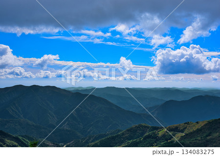 四国カルストから眺める四国の山々 134083275