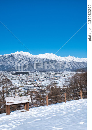 大町公園から北アルプスの眺め（冬） 134083299