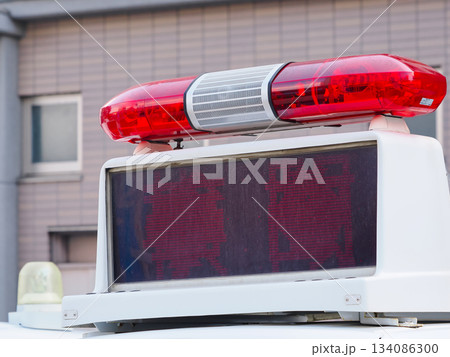 警察車両の電光掲示板 134086300