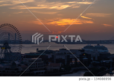《神奈川県》横浜ベイエリアの夜明け 134086956