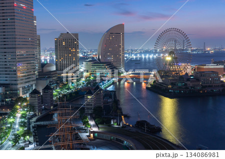 《神奈川県》横浜ベイエリアの夜明け 134086981