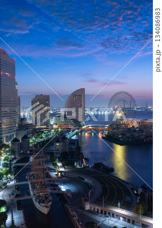 《神奈川県》横浜ベイエリアの夜明け 134086983
