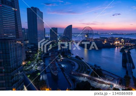 《神奈川県》横浜ベイエリアの夜明け 134086989