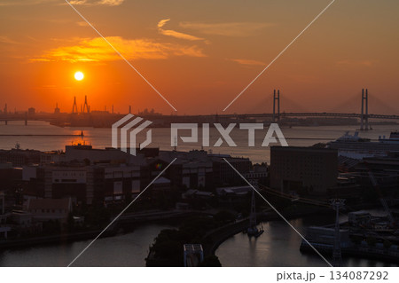 《神奈川県》横浜ベイエリアの夜明け 134087292