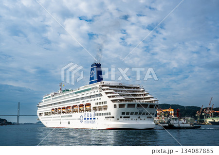 長崎港客船入港（Piano Land）松ヶ枝埠頭着岸中【長崎市】 134087885
