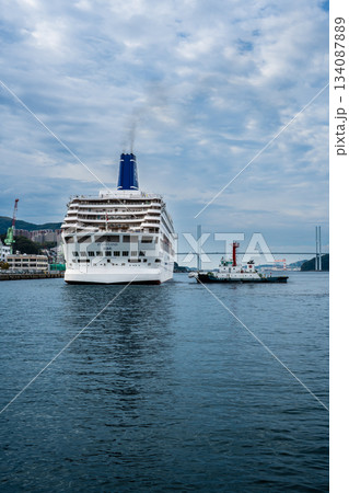 長崎港客船入港（Piano Land）松ヶ枝埠頭着岸中【長崎市】 134087889