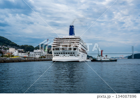 長崎港客船入港（Piano Land）松ヶ枝埠頭着岸中【長崎市】 134087896