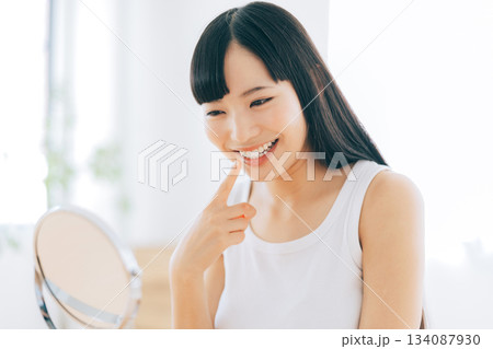 きれいな歯の女性 きれいな歯の女性 134087930