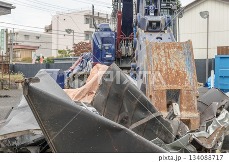 【店舗の解体と重機】 134088717