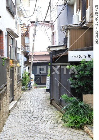 神楽坂　路地裏の店　神楽坂4丁目 134088728