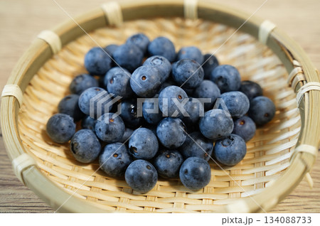 甘く熟したブルーベリー 134088733