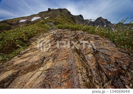 西黒尾根・氷河の跡と谷川岳山頂の眺め 134089049