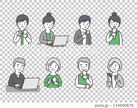 スマートフォン・パソコンを使う人 134090670