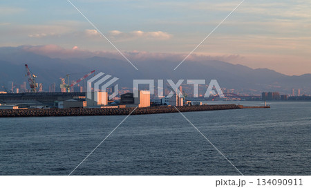 都市風景　朝の神戸港　和田岬付近 134090911