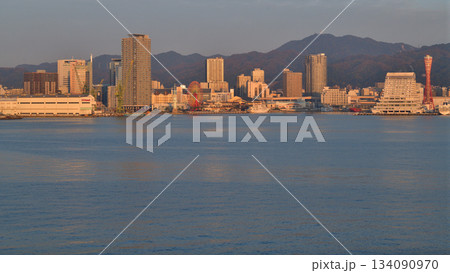 都市風景 朝の神戸港 神戸ベイエリア 都市風景 朝の神戸港 神戸ベイエリア 134090970