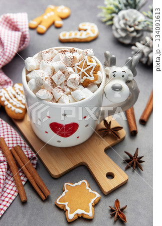 Reindeer mug with hot chocolate and gingerbread cookies Reindeer mug with hot chocolate and gingerbread cookies 134091613