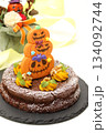 ハロウィンのチョコレートケーキ 134092744
