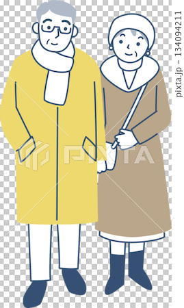 冬のコートを着たシニアカップル 冬のコートを着たシニアカップル 134094211