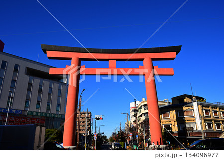 豊国神社へ続く朱色の中村公園大鳥居2 豊国神社へ続く朱色の中村公園大鳥居2 134096977