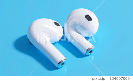 水色の背景に置かれたワイヤレスイヤホン　音楽、ガジェット、オーディオ機器 134097009