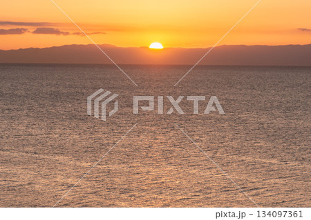 荒崎公園から見る相模湾の夕景 （神奈川県三浦半島・横須賀市） 134097361