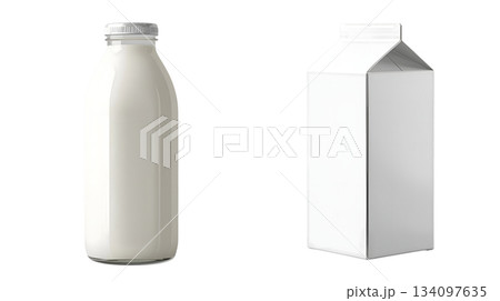 白背景に瓶と紙パックの牛乳 134097635