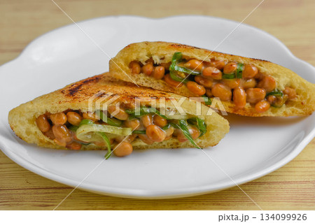 納豆の油揚げ詰め焼き 134099926