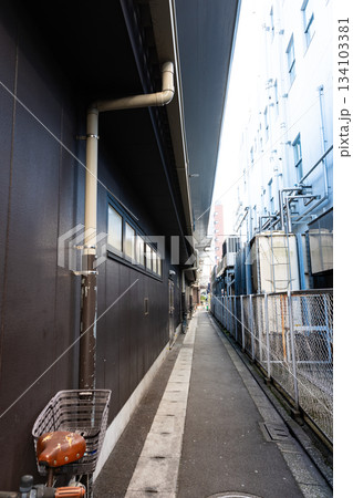 京王線笹塚駅 線路高架下の北側 東京都渋谷区笹塚 京王線笹塚駅 線路高架下の北側 東京都渋谷区笹塚 134103381