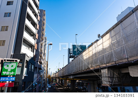 首都高速4号新宿線の東方面を眺める 京王線笹塚駅の北 東京都渋谷区笹塚 首都高速4号新宿線の東方面を眺める 京王線笹塚駅の北 東京都渋谷区笹塚 134103391