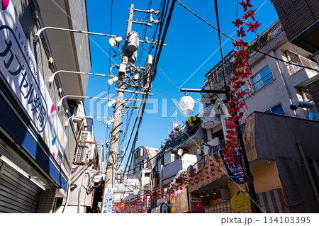十号通り商店街の風景 京王線笹塚駅の北側 東京都渋谷区笹塚 十号通り商店街の風景 京王線笹塚駅の北側 東京都渋谷区笹塚 134103395