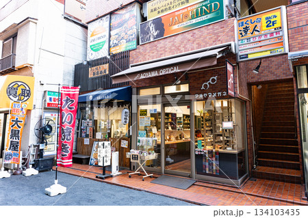 アオヤマメガネ　京王線笹塚駅の北側　東京都渋谷区笹塚 134103435